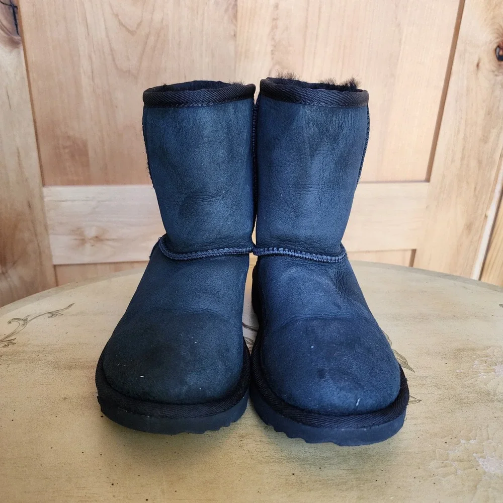 UGG Y2K Classic Short II Black Boots Youth Kids US 2 Suede Leather Shearling
